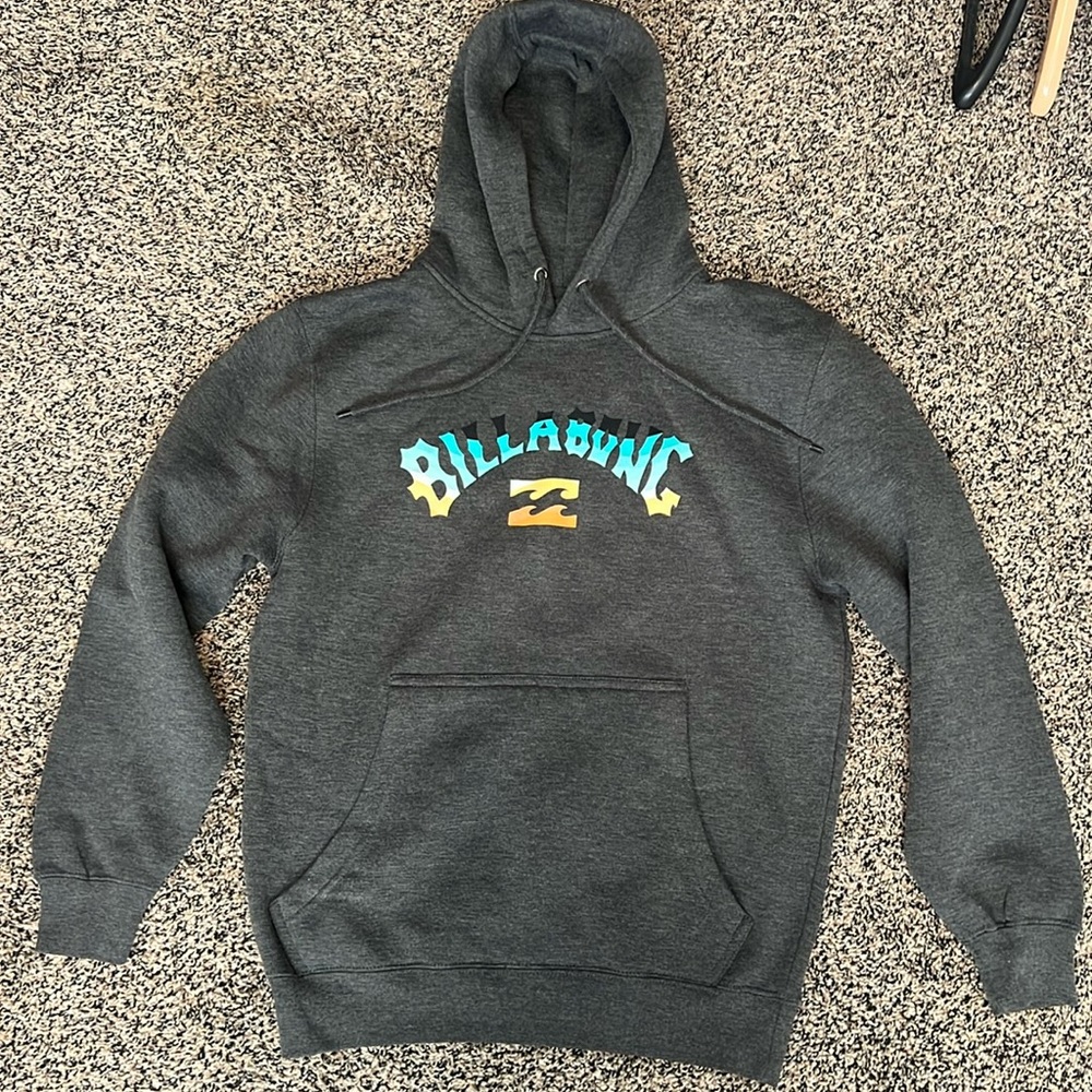 Brand new condition gray Billabong hoodie. Super soft premium inside.